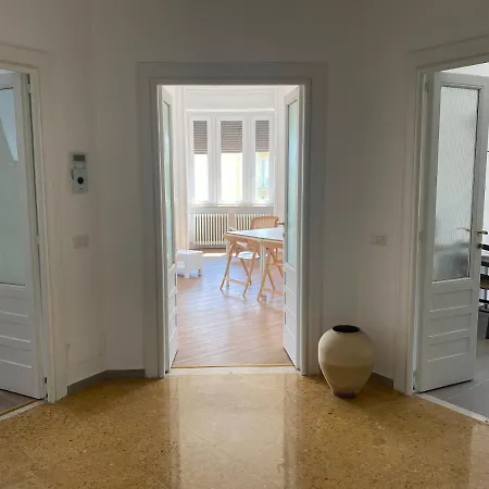 Apartament Sunny Bright Apt, Historical Living