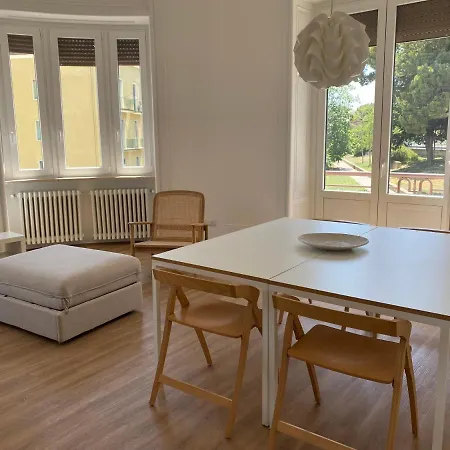 Sunny Bright Apt, Historical Living 아파트 마테라