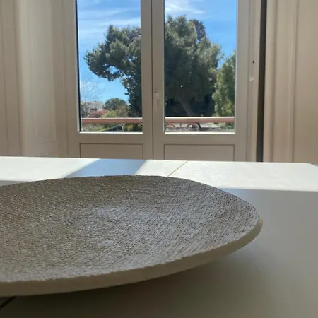 Sunny Bright Apt, Historical Living Apartmán