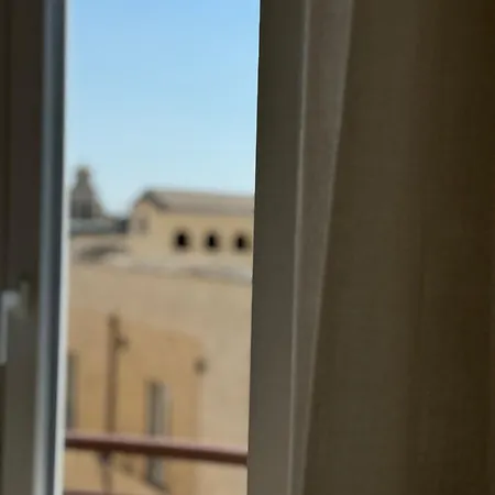 Sunny Bright Apt, Historical Living *