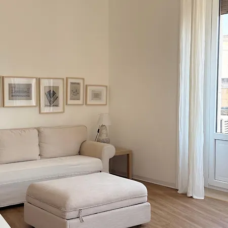 Sunny Bright Apt, Historical Living Apartament *