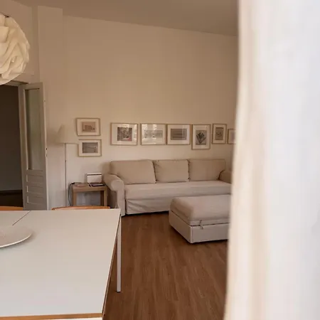 Sunny Bright Apt, Historical Living Apartament *