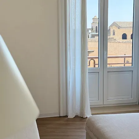 Sunny Bright Apt, Historical Living Apartament *