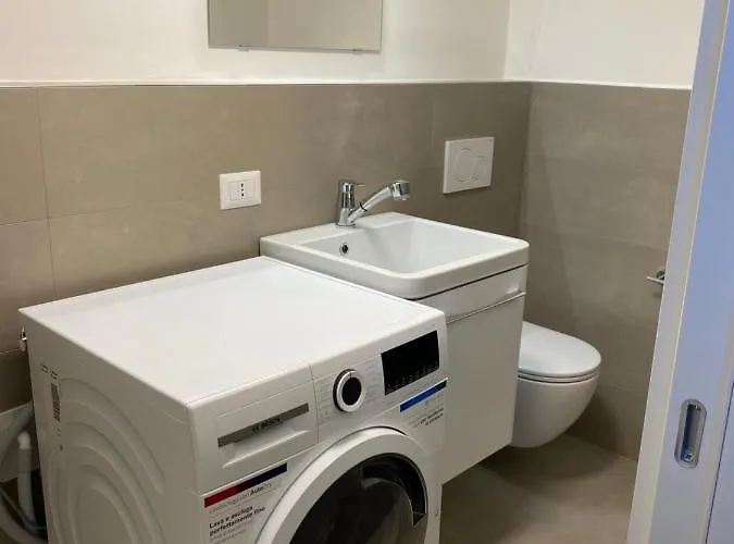 Sunny Bright Apt, Historical Living *