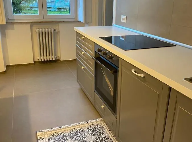 Sunny Bright Apt, Historical Living Apartament