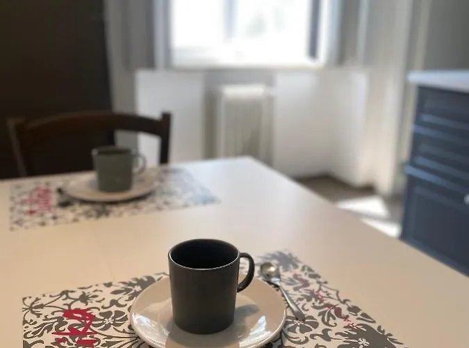 Sunny Bright Apt, Historical Living Apartment