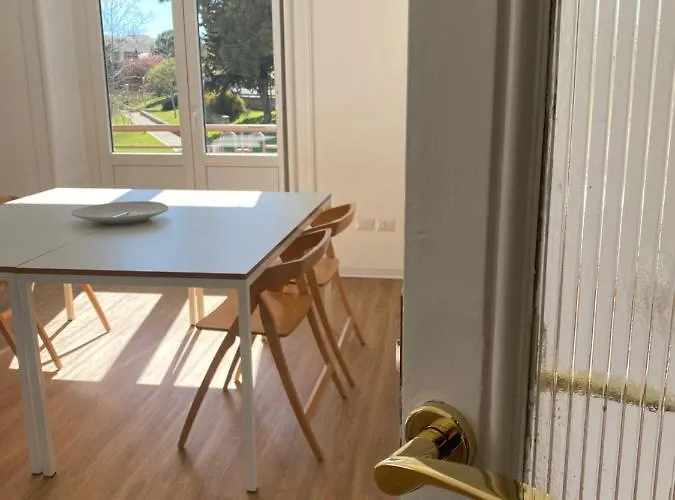 Sunny Bright Apt, Historical Living Apartment *