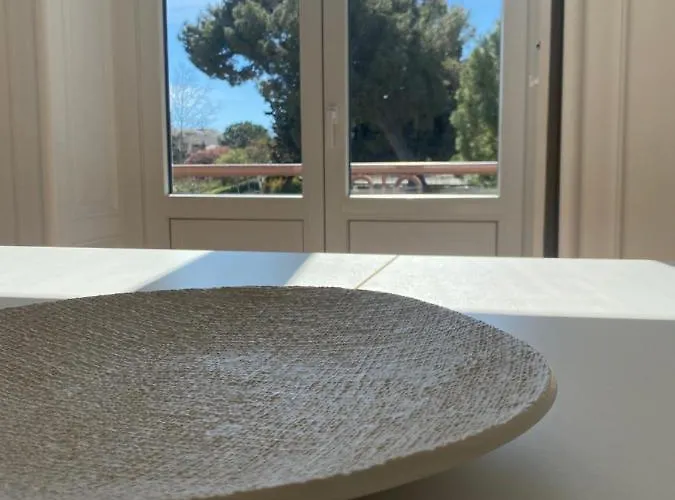 Sunny Bright Apt, Historical Living Apartament