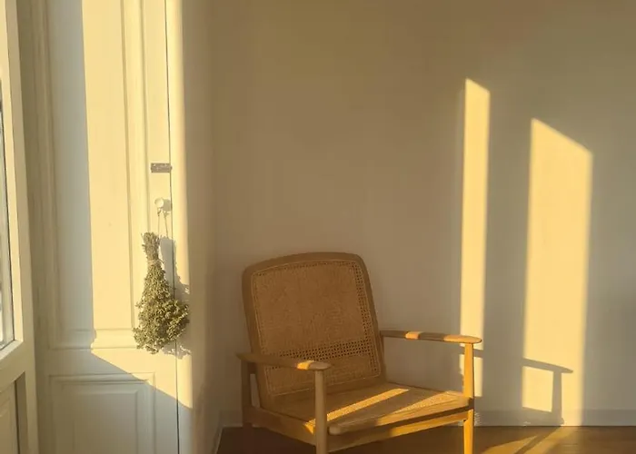 Sunny Bright Apt, Historical Living *